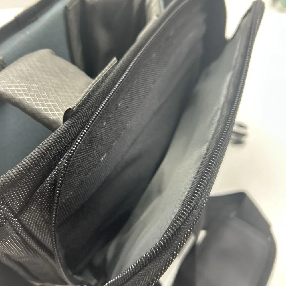 Genuine Nikon DSLR Accessory Bag With Shoulder Straps Excellent Condition
